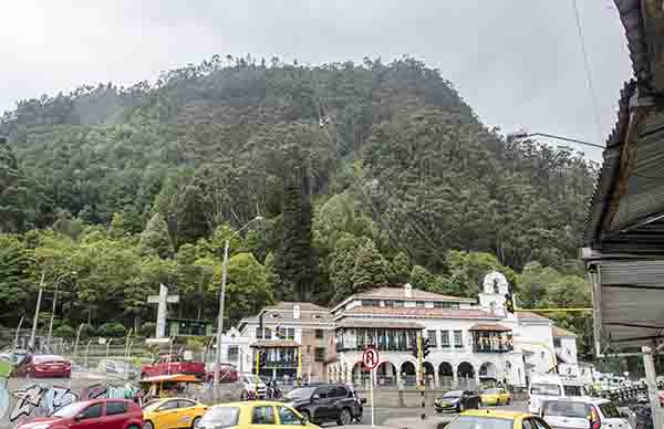 37 - Colombia - Bogota - cerro Montserrate - estacion teleferico